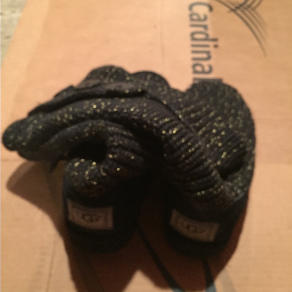 UGG - Picture 2 of 4